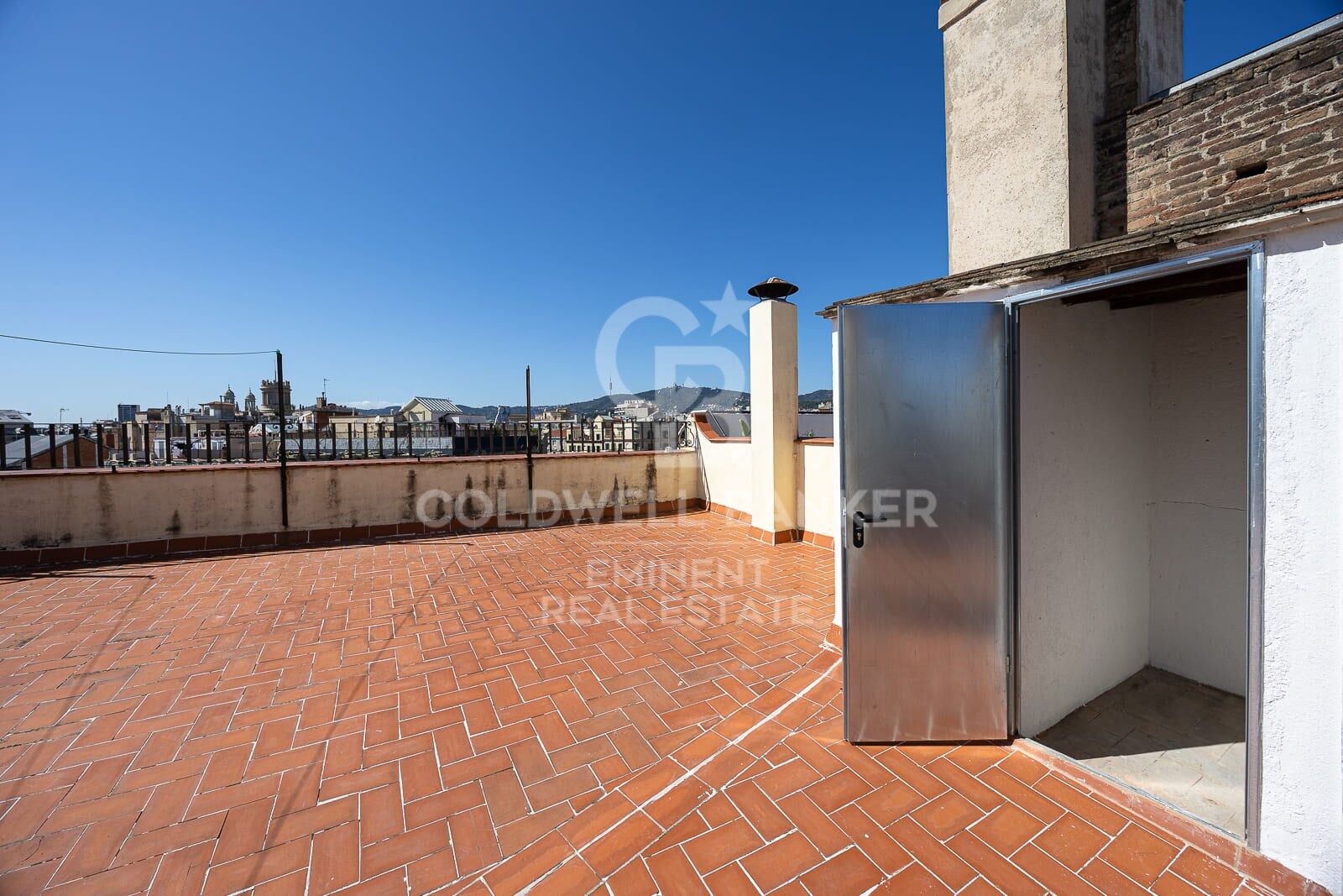 Piso amueblado con encanto y funcionalidad, listo para entrar a vivir en calle Roger de Flor con Avenida Diagonal