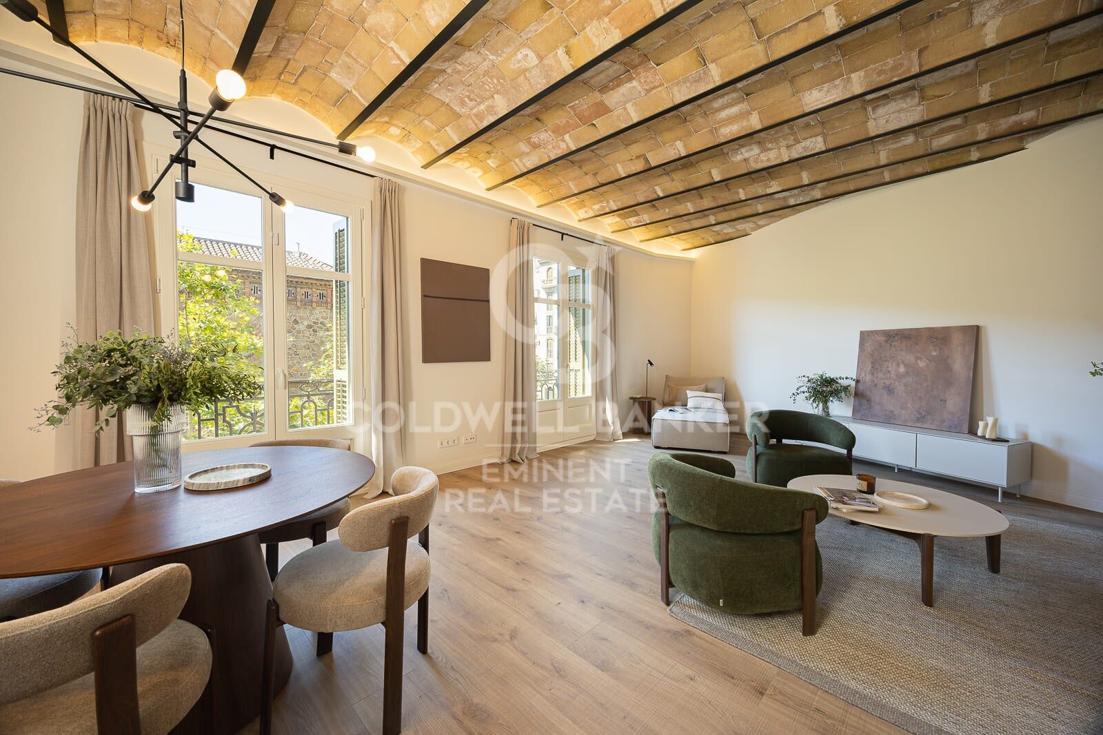 Piso amueblado con encanto y funcionalidad, listo para entrar a vivir en calle Roger de Flor con Avenida Diagonal