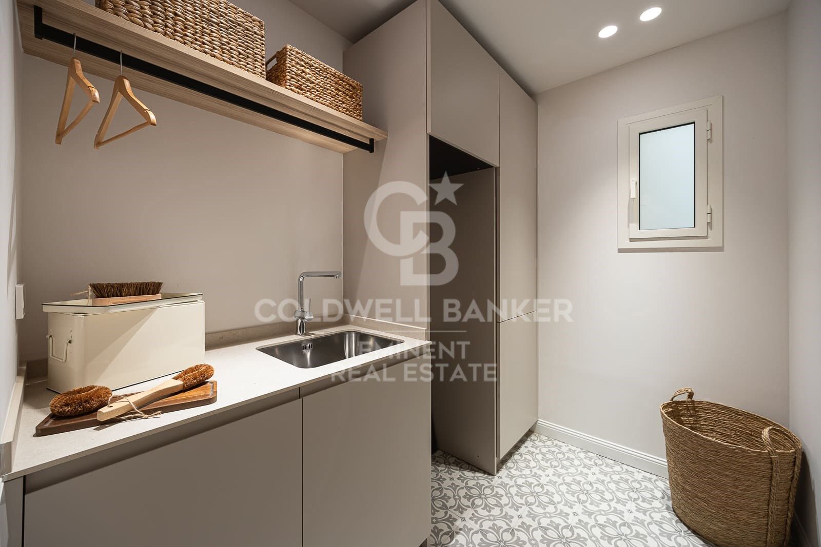 Piso amueblado con encanto y funcionalidad, listo para entrar a vivir en calle Roger de Flor con Avenida Diagonal
