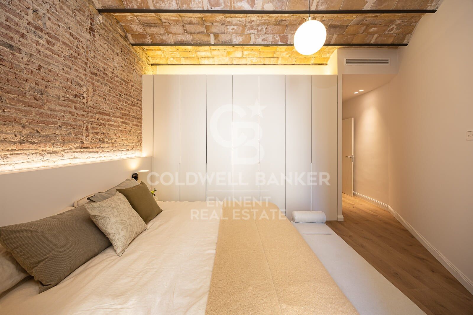 Möblierte Wohnung mit Charme und Funktionalität, bezugsfertig, in der Roger de Flor Straße Ecke Avenida Diagonal.