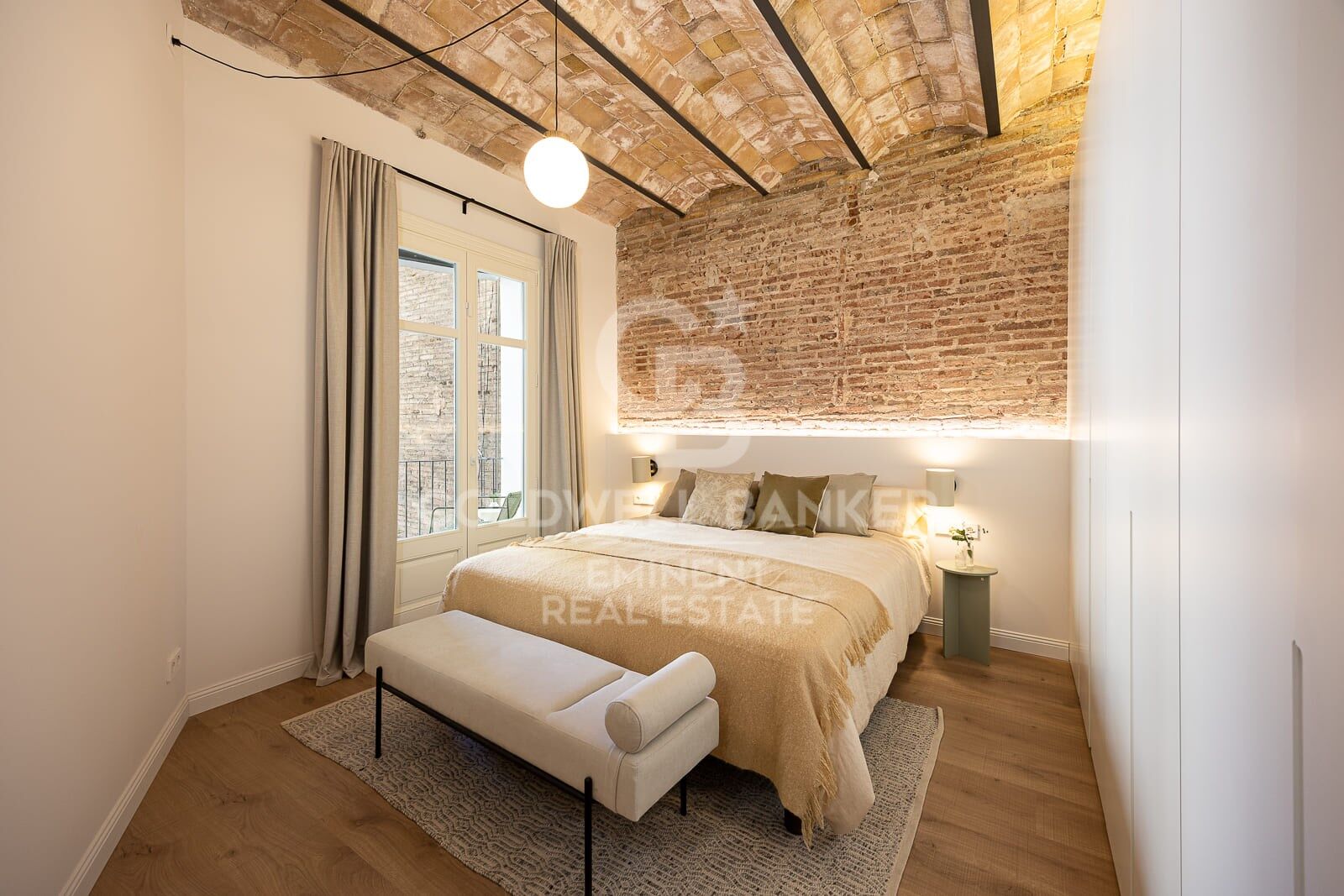 Piso amueblado con encanto y funcionalidad, listo para entrar a vivir en calle Roger de Flor con Avenida Diagonal
