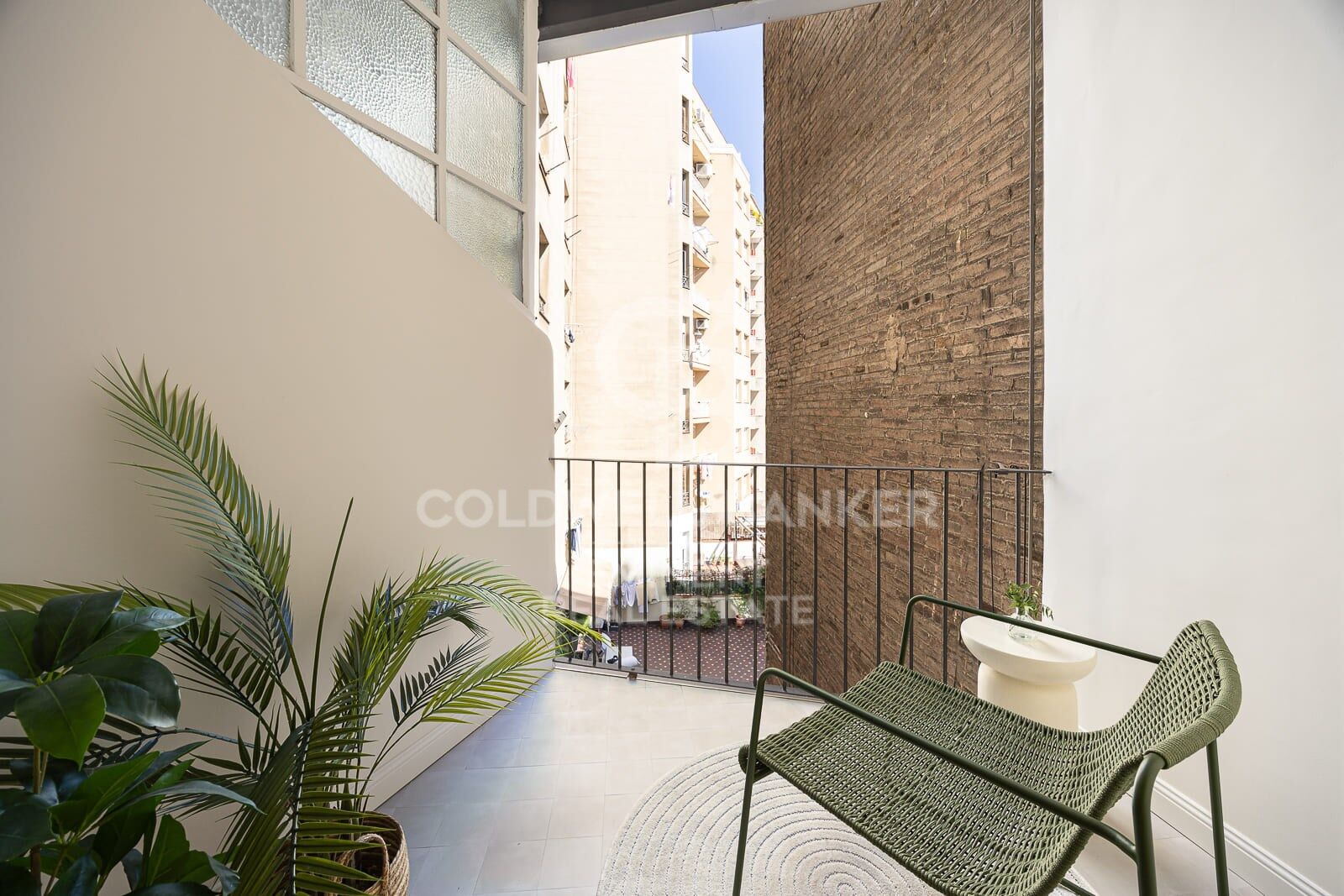 Piso amueblado con encanto y funcionalidad, listo para entrar a vivir en calle Roger de Flor con Avenida Diagonal