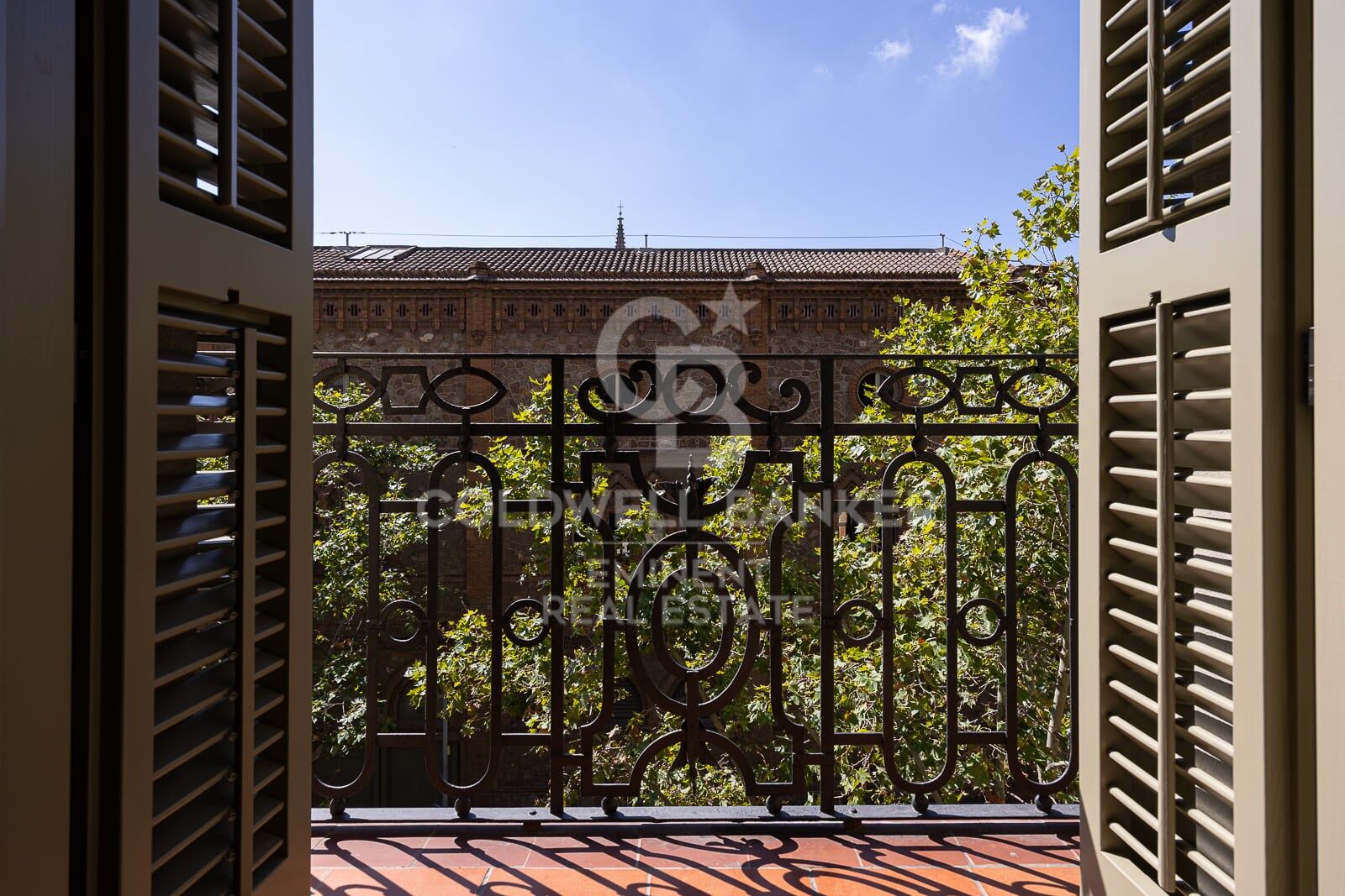 Furnished apartment with charm and functionality, ready to move into, located on Roger de Flor Street with Avenida Diagonal.