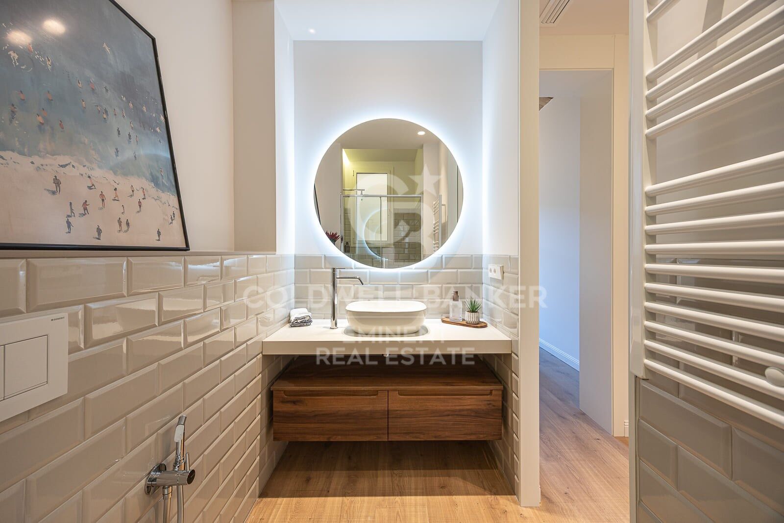 Appartement meublé alliant charme et fonctionnalité, prêt à emménager, situé rue Roger de Flor avec l'Avenida Diagonal.