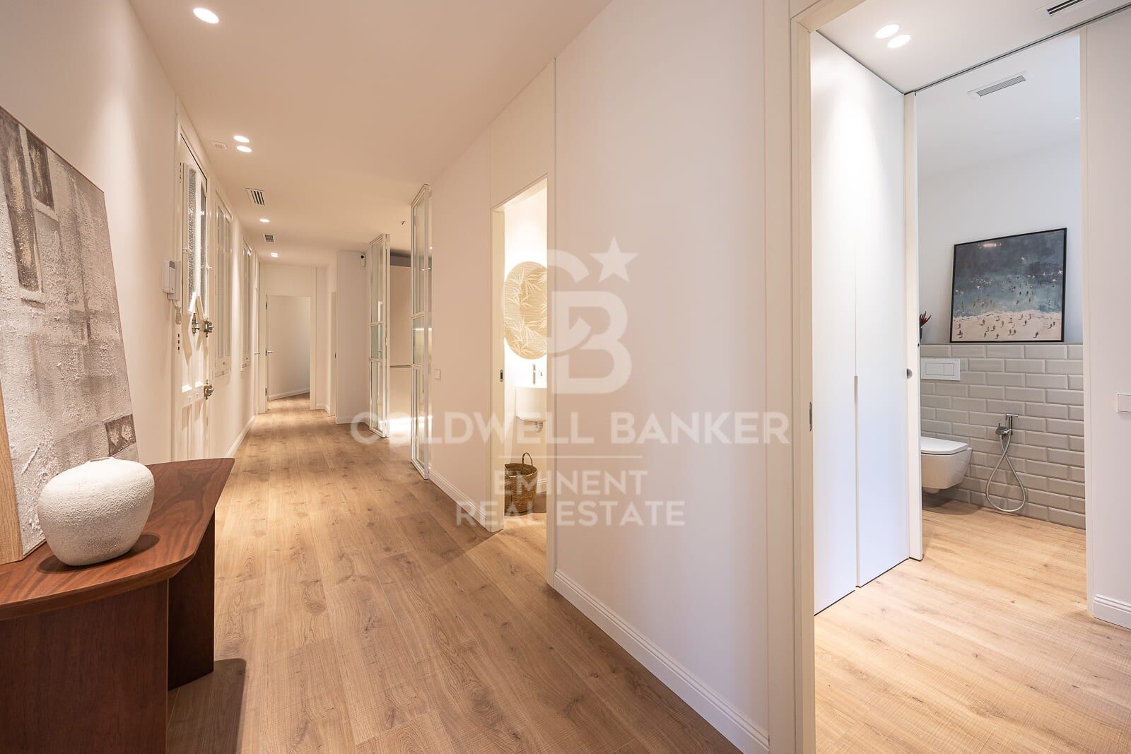 Appartement meublé alliant charme et fonctionnalité, prêt à emménager, situé rue Roger de Flor avec l'Avenida Diagonal.