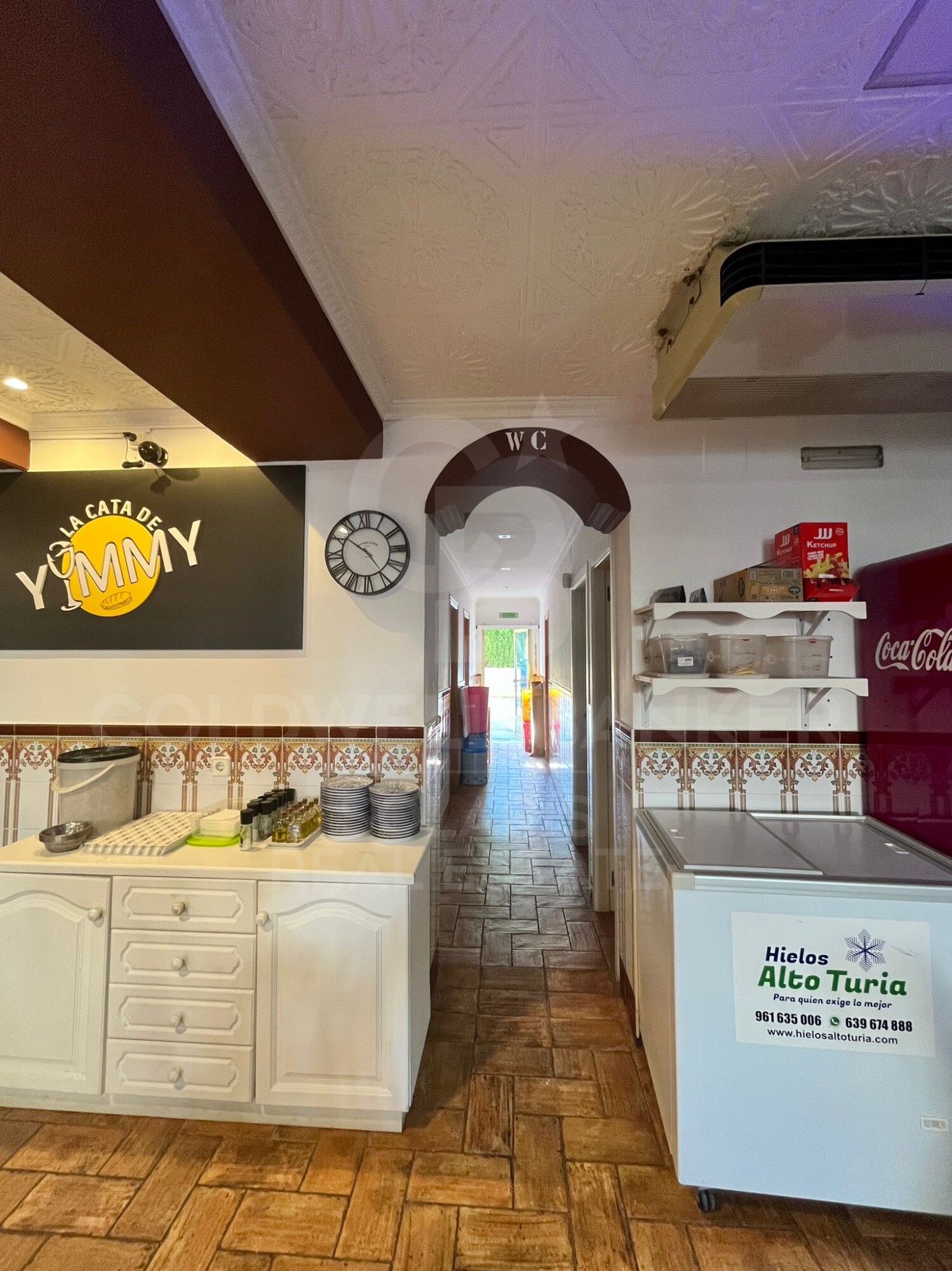 OPPORTUNITÉ D'AFFAIRES<br />LOCAUX COMMERCIAUX À VENDRE À PLAYA EL ARENAL.