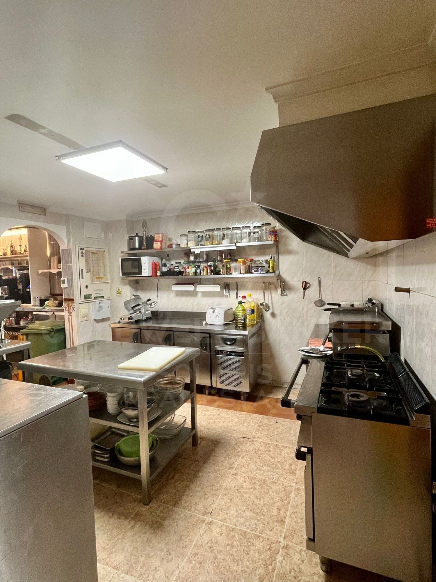 BUSINESS OPPORTUNITY<br />COMMERCIAL PREMISES FOR SALE IN PLAYA EL ARENAL.