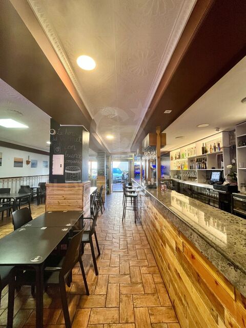 Oportunidad Única: Bar-Cafetería en Playa El Arenal