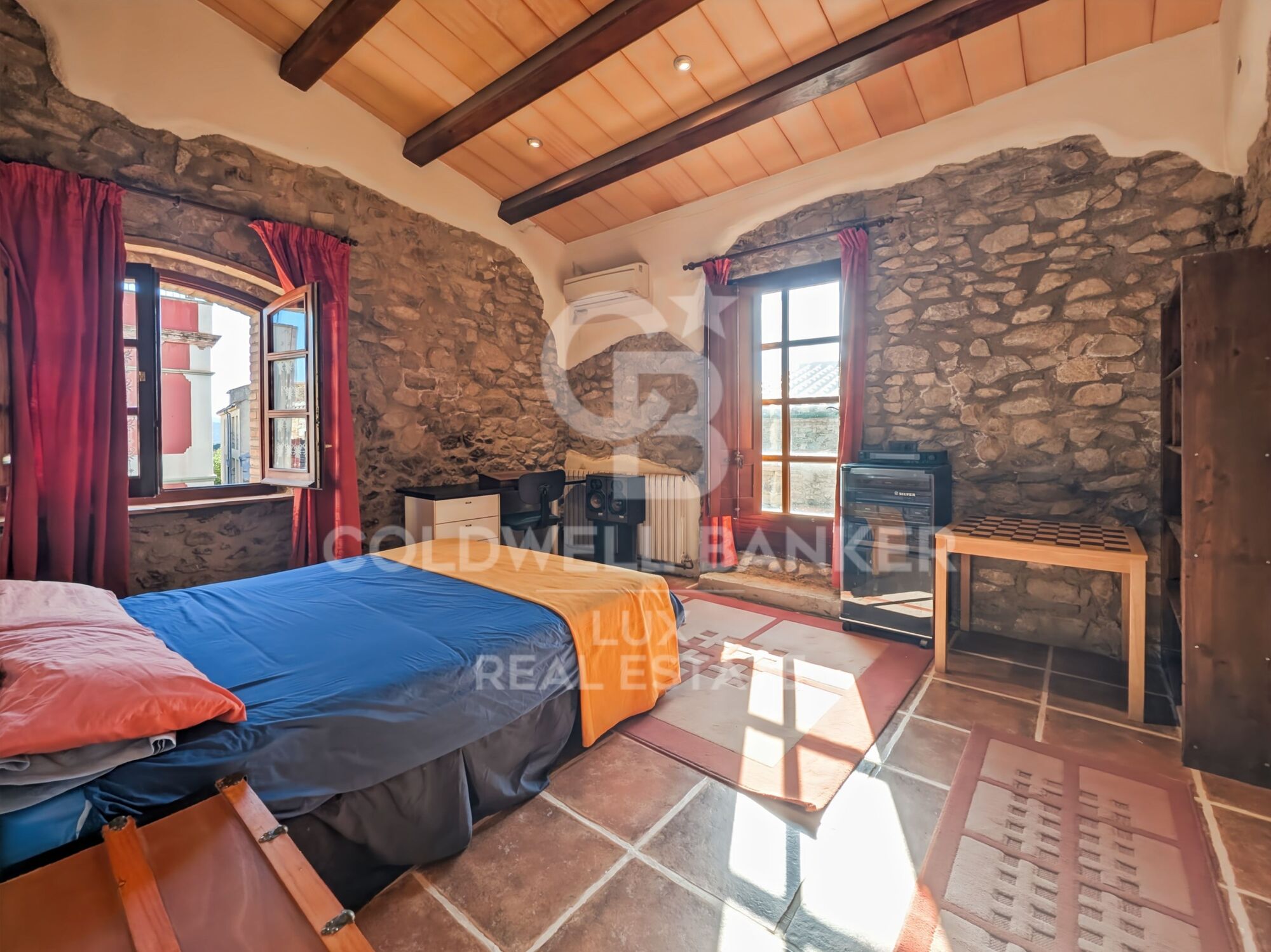 Restored 18th-century property with Catalan vaults in Agullana