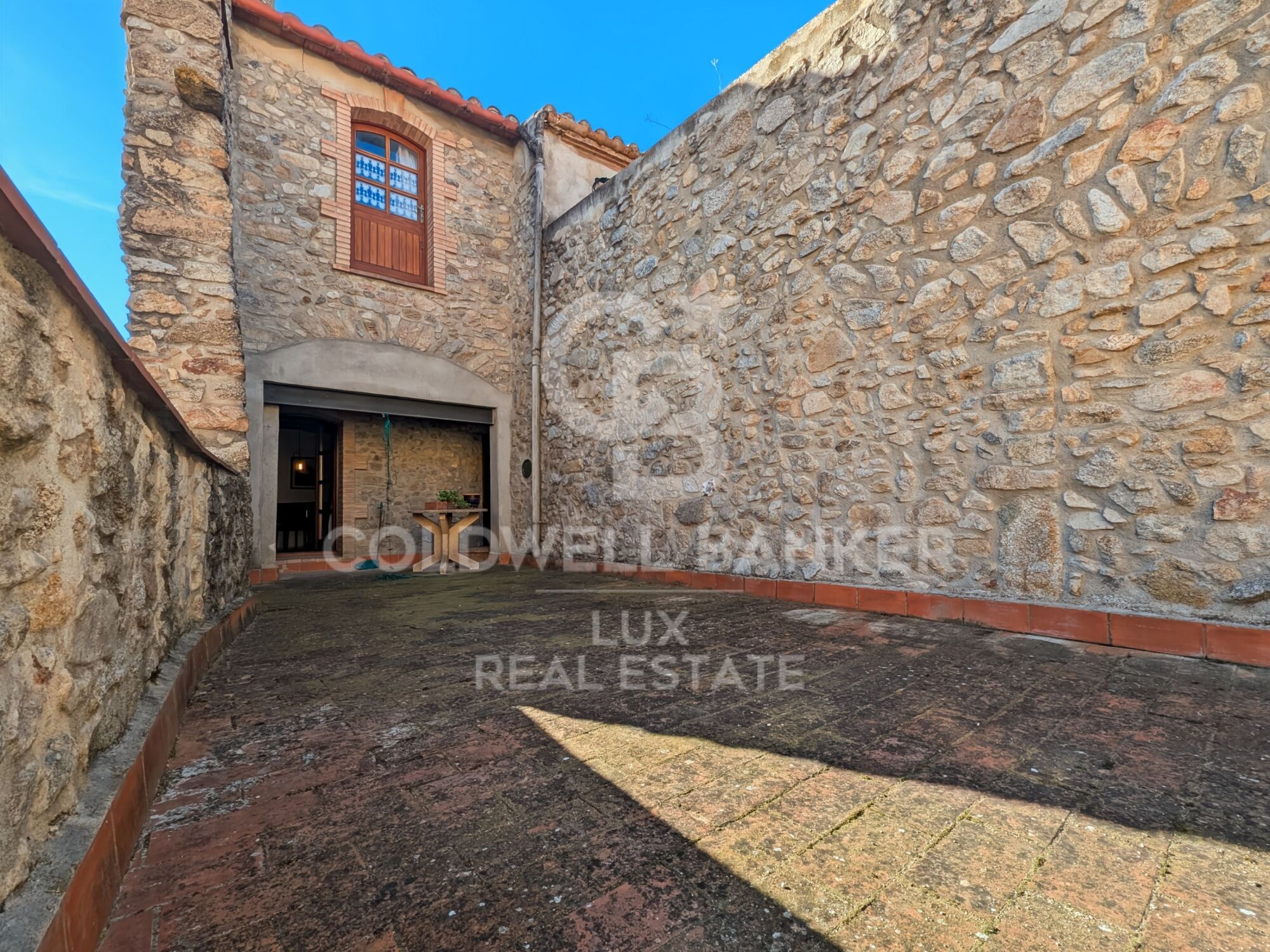 Restored 18th-century property with Catalan vaults in Agullana