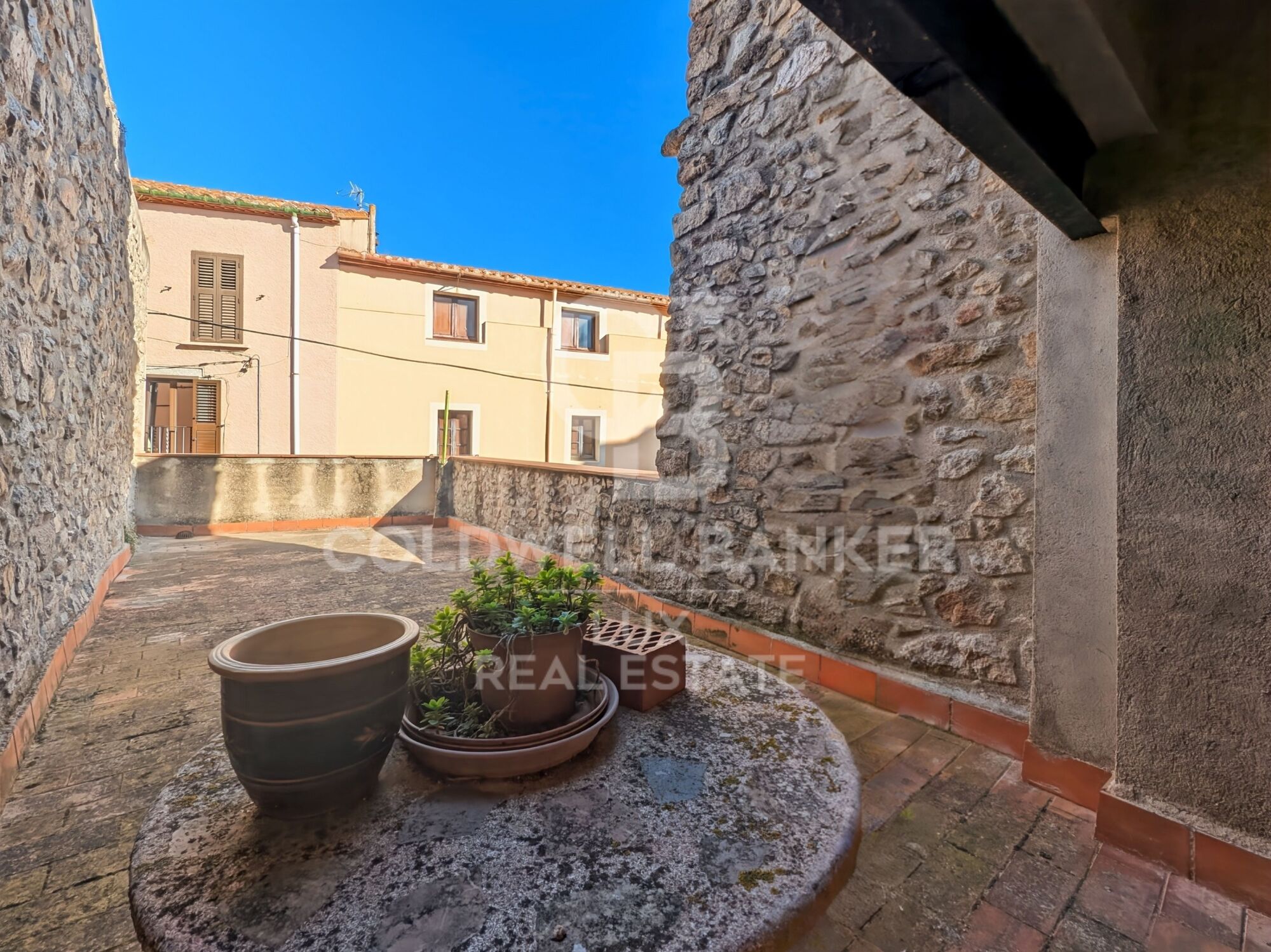 Restored 18th-century property with Catalan vaults in Agullana