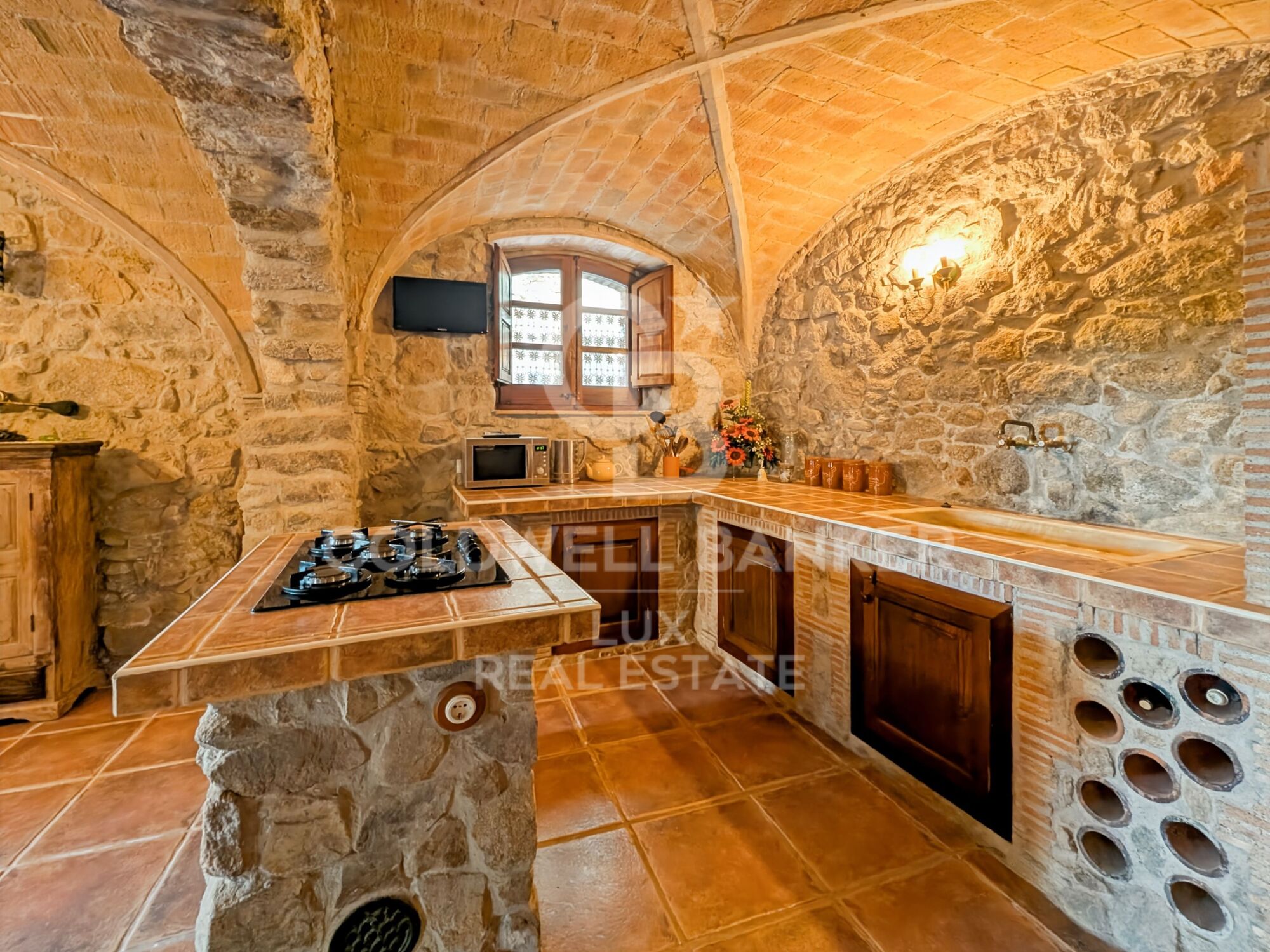 Restored 18th-century property with Catalan vaults in Agullana
