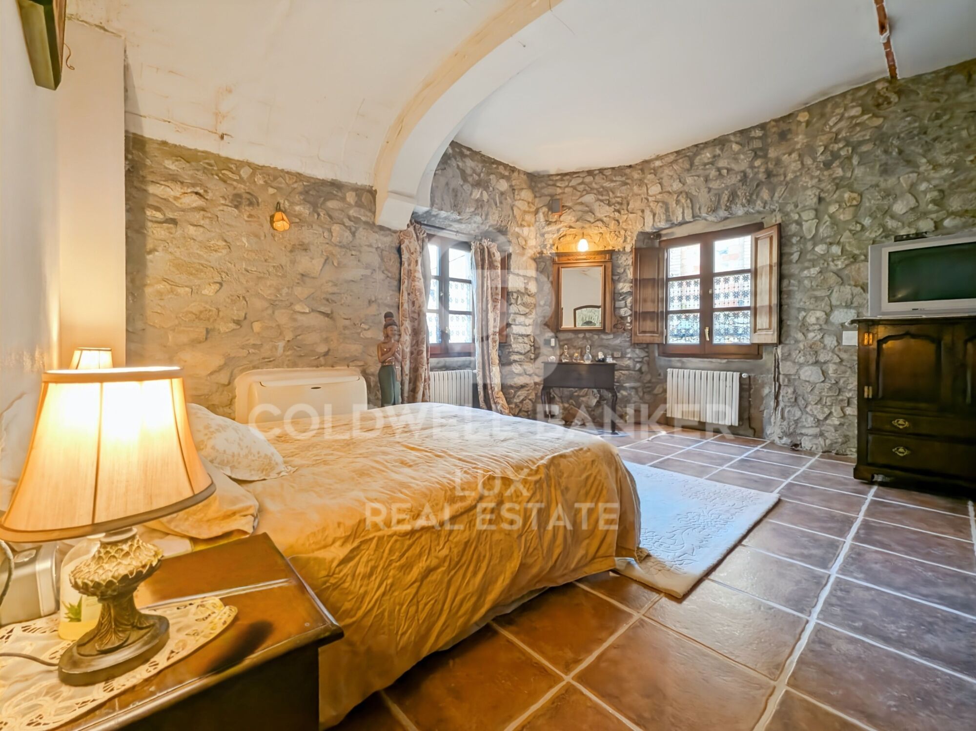 Restored 18th-century property with Catalan vaults in Agullana