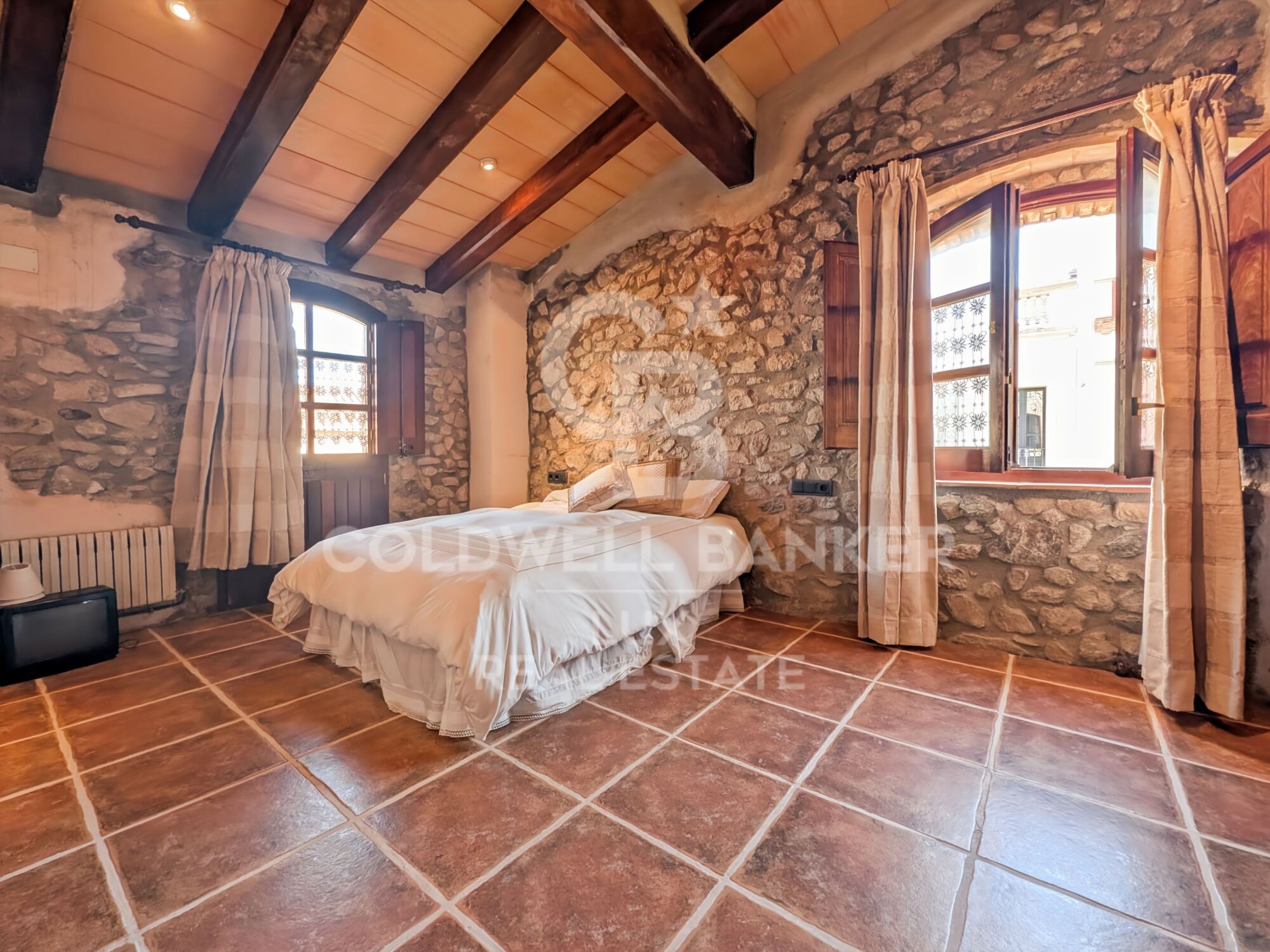 Restored 18th-century property with Catalan vaults in Agullana