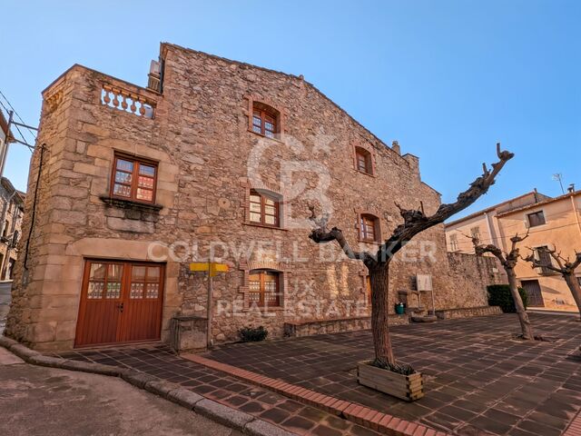 Restored 18th-century property with Catalan vaults in Agullana
