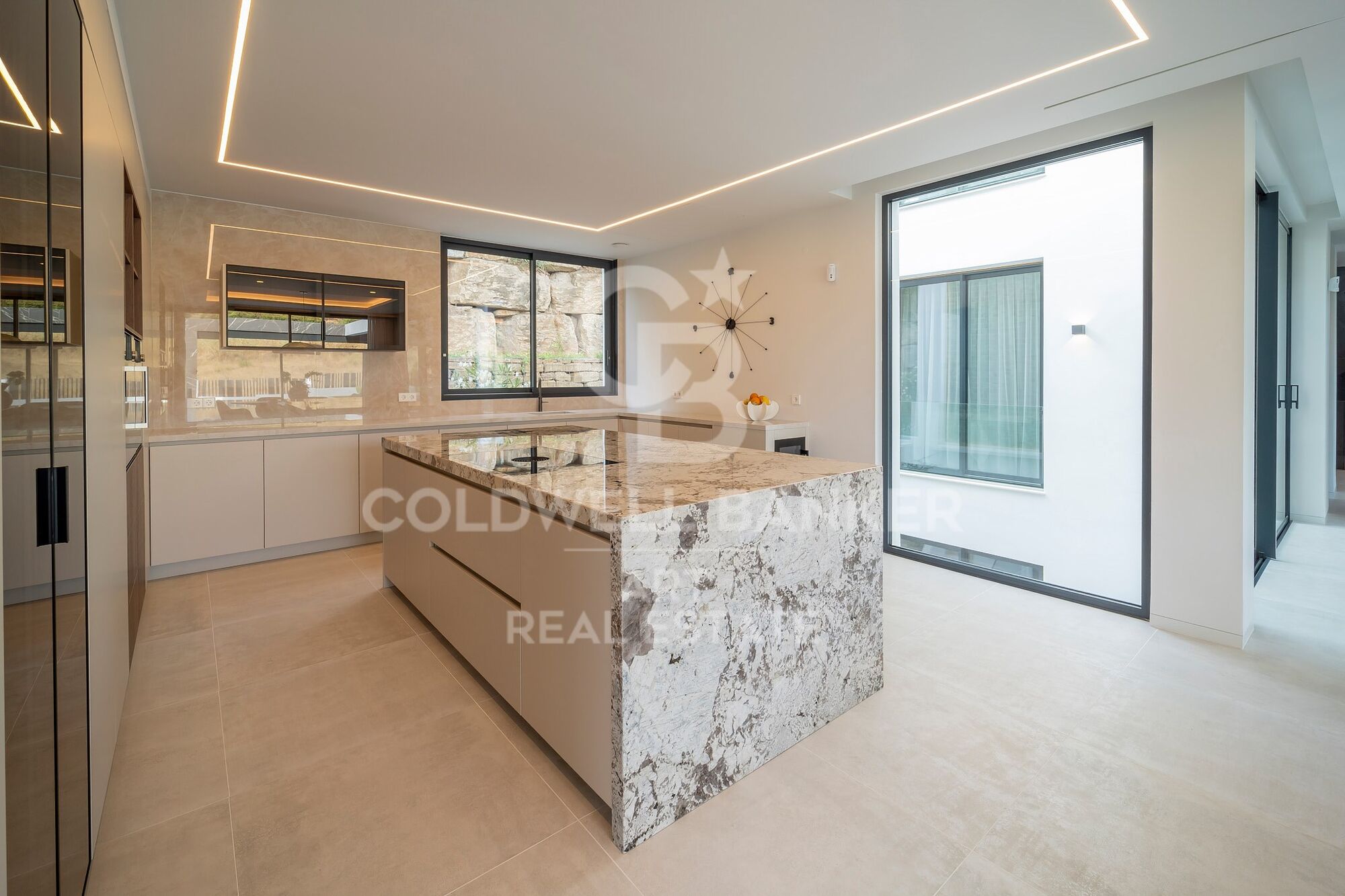 Luxuriöse moderne Villa in El Paraíso Alto