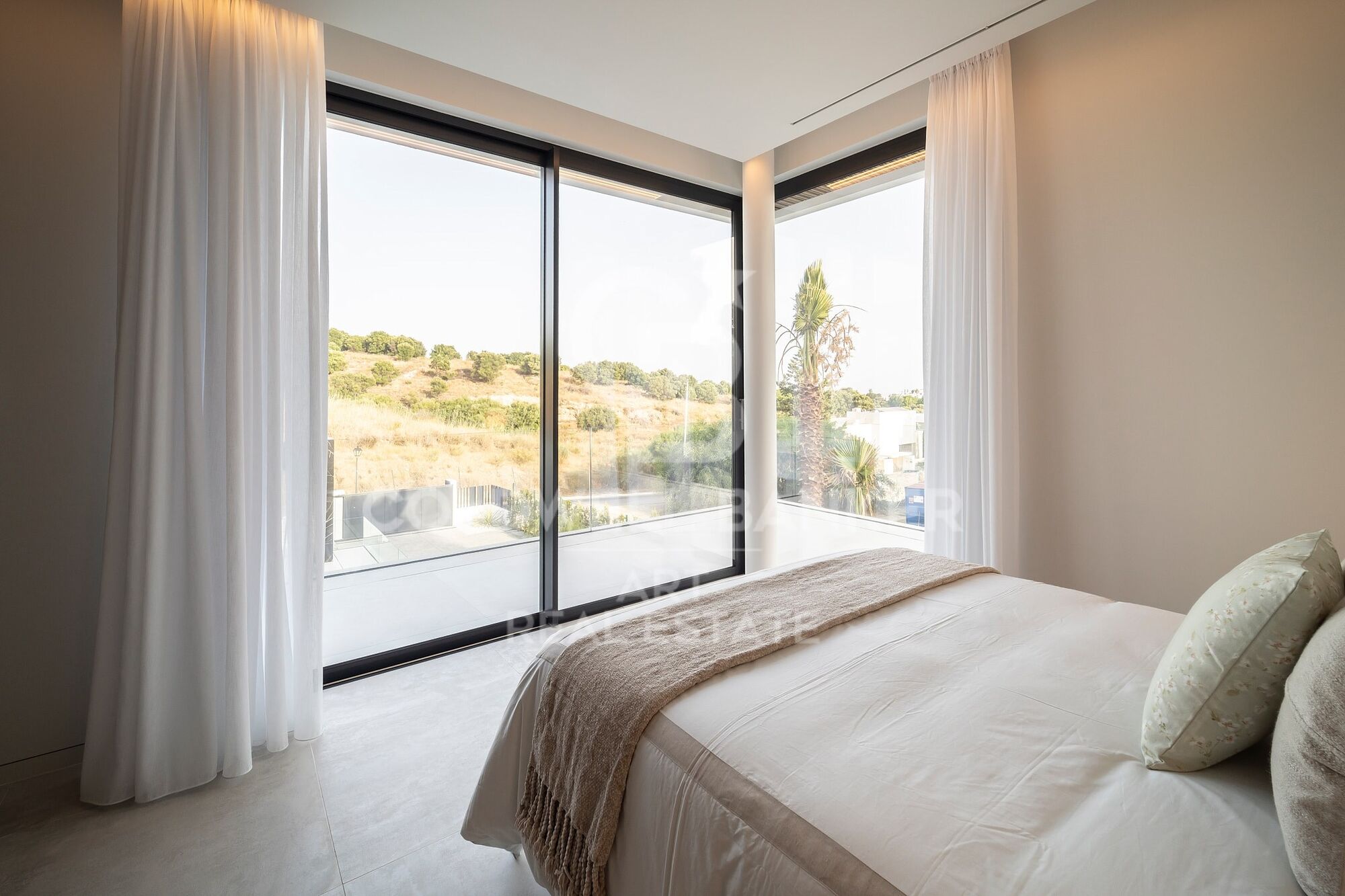 Luxuriöse moderne Villa in El Paraíso Alto