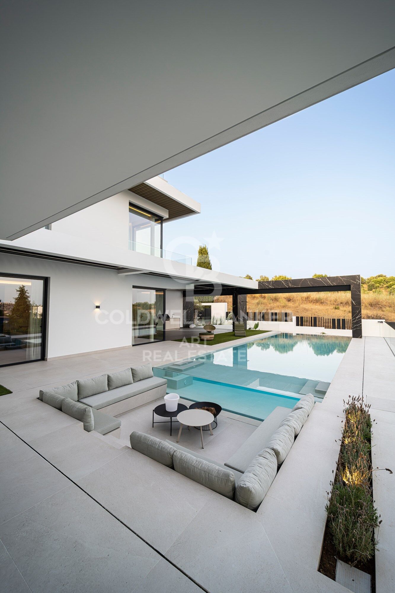 Luxuriöse moderne Villa in El Paraíso Alto
