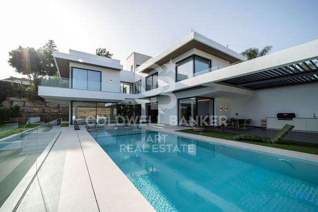 Luxury contemporary villa in El Paraíso Alto