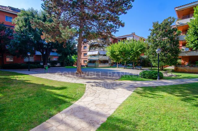 WUNDERSCHÖNE ECKWOHNUNG IM ERDGESCHOSS IM ZENTRUM VON SANT CUGAT