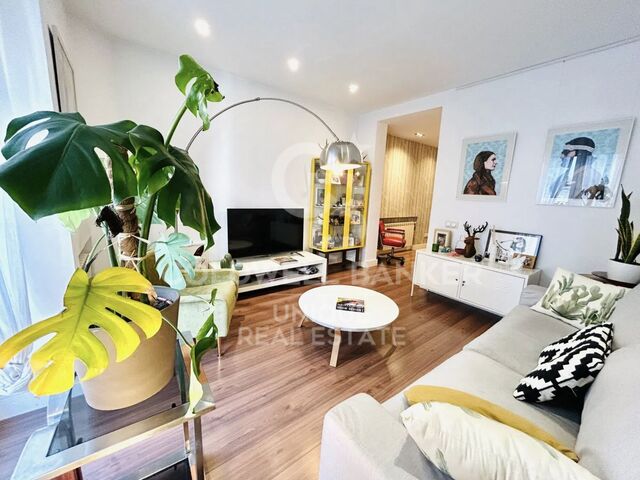 Renovierte Außenwohnung mit 2 Schlafzimmern und 3 Balkonen in Malasaña, Madrid