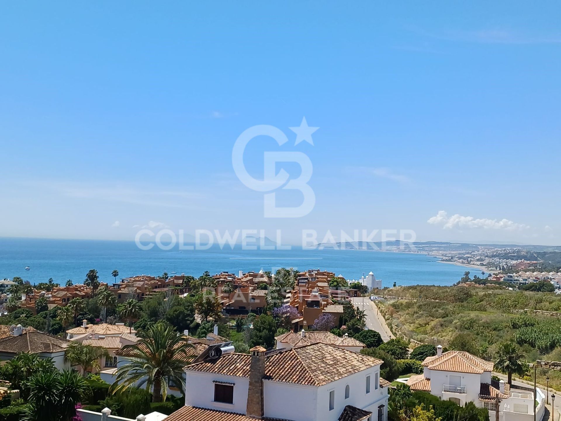 Villa de lujo con vistas panorámicas al mar en la prestigiosa zona de Seghers de Estepona