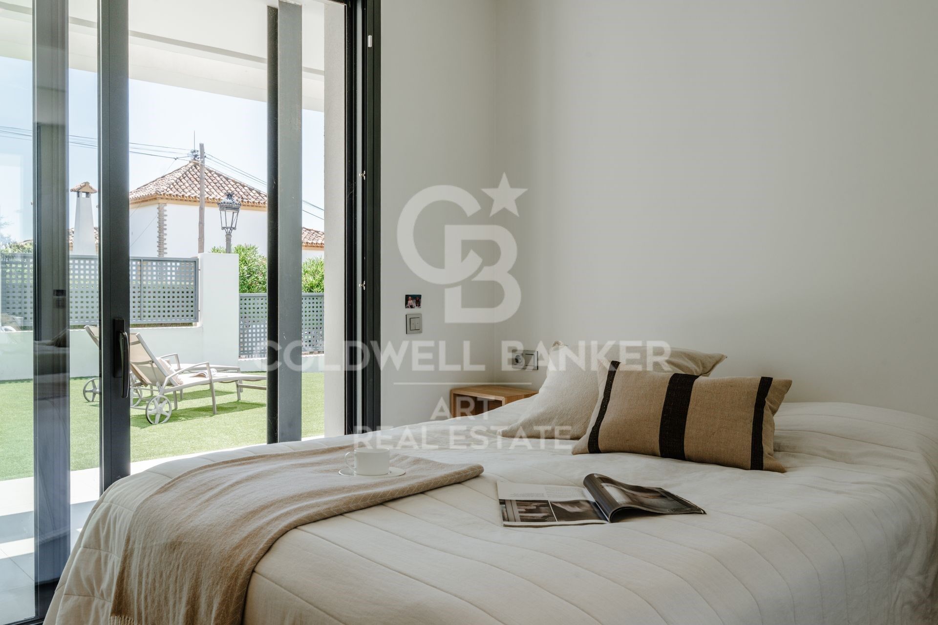 Villa de lujo con vistas panorámicas al mar en la prestigiosa zona de Seghers de Estepona
