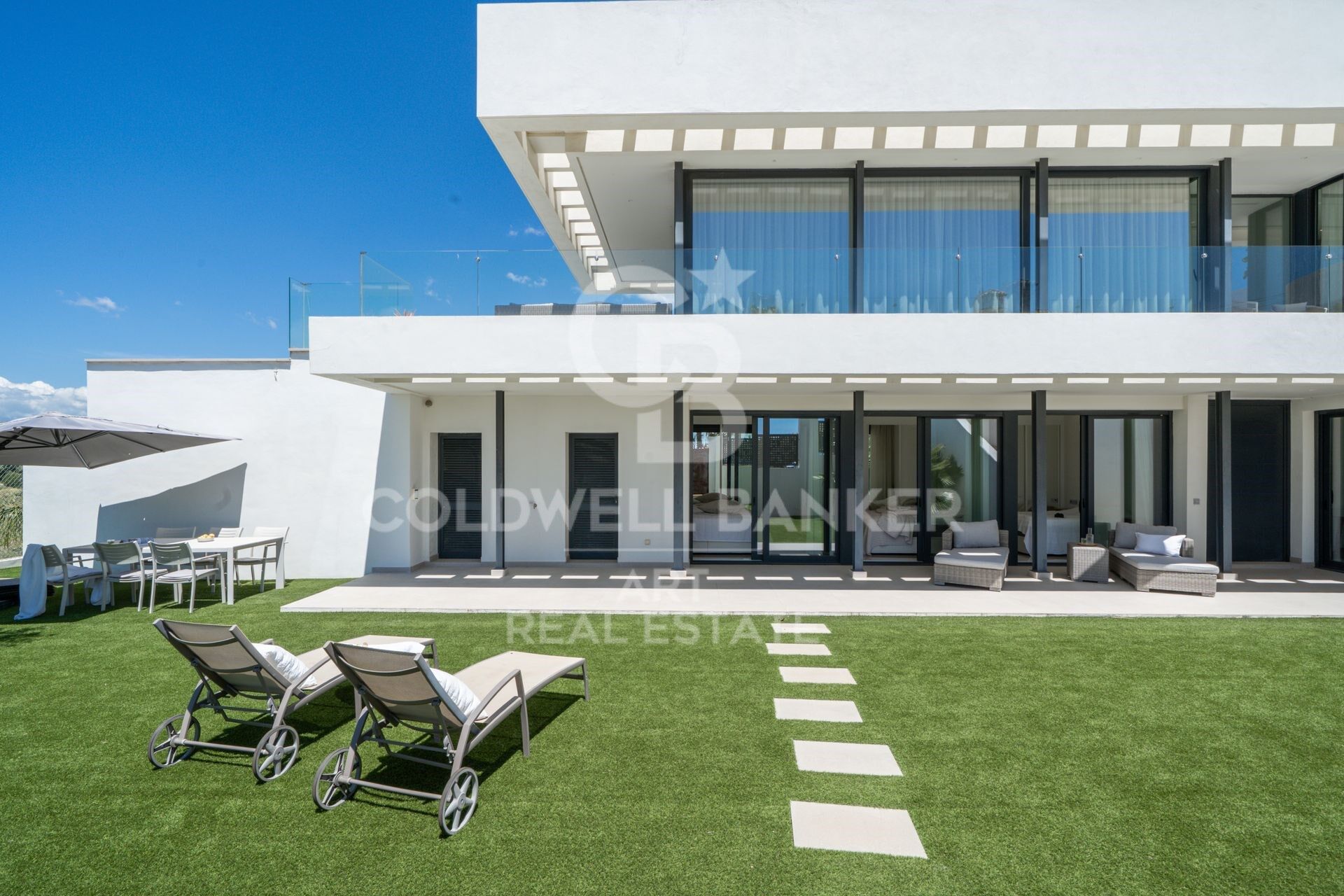 Villa de luxe avec vue panoramique sur la mer dans le prestigieux quartier de Seghers à Estepona