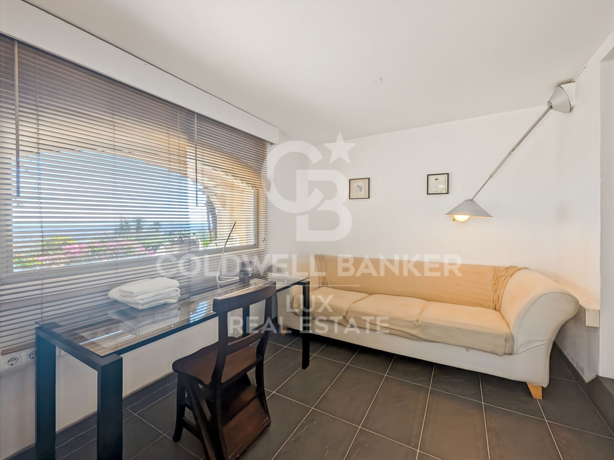 Mediterrane Villa mit Olivenbäumen und Panoramablick in Els Olivars