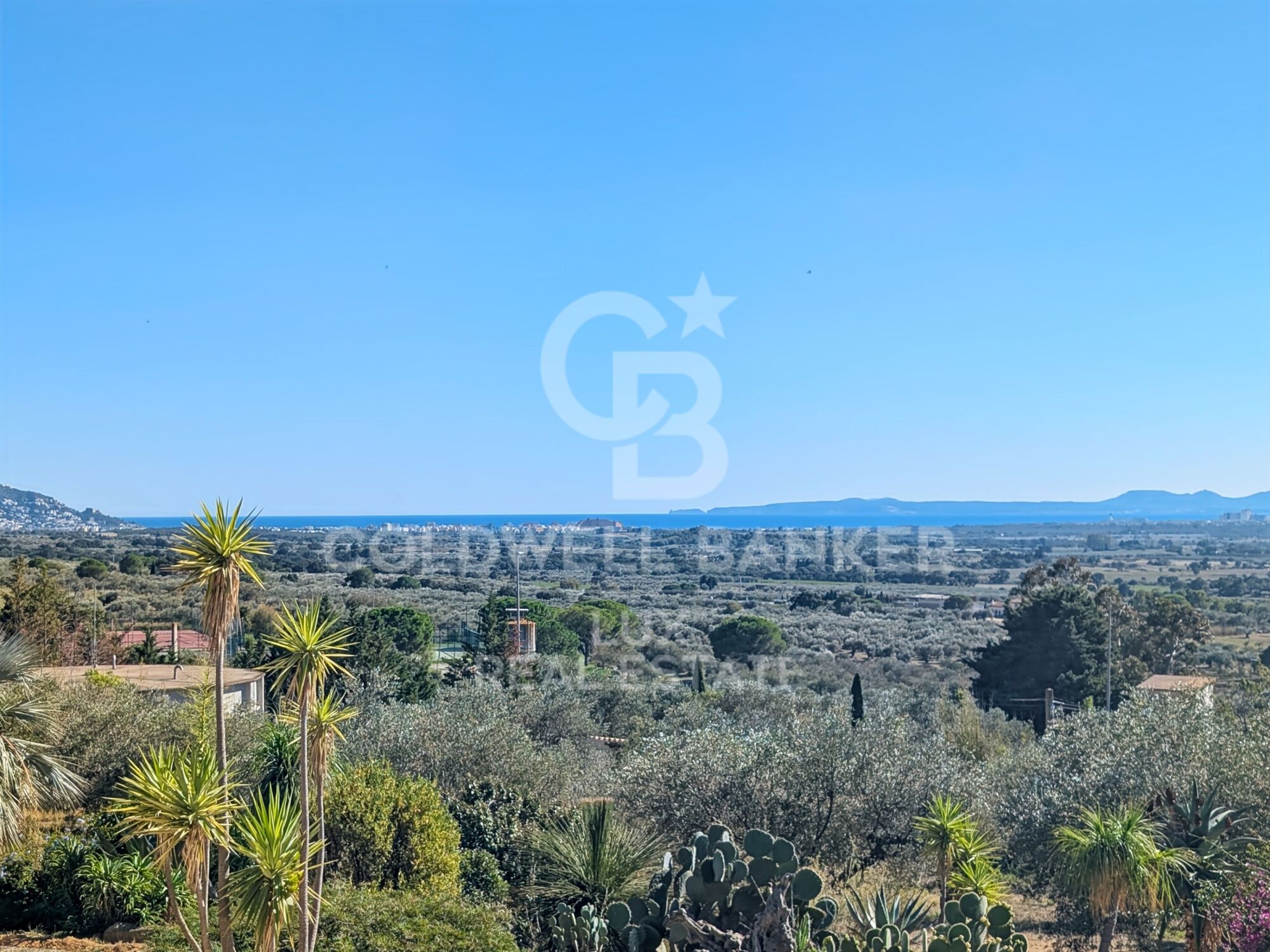 Villa méditerranéenne avec oliviers et vue panoramique à Els Olivars