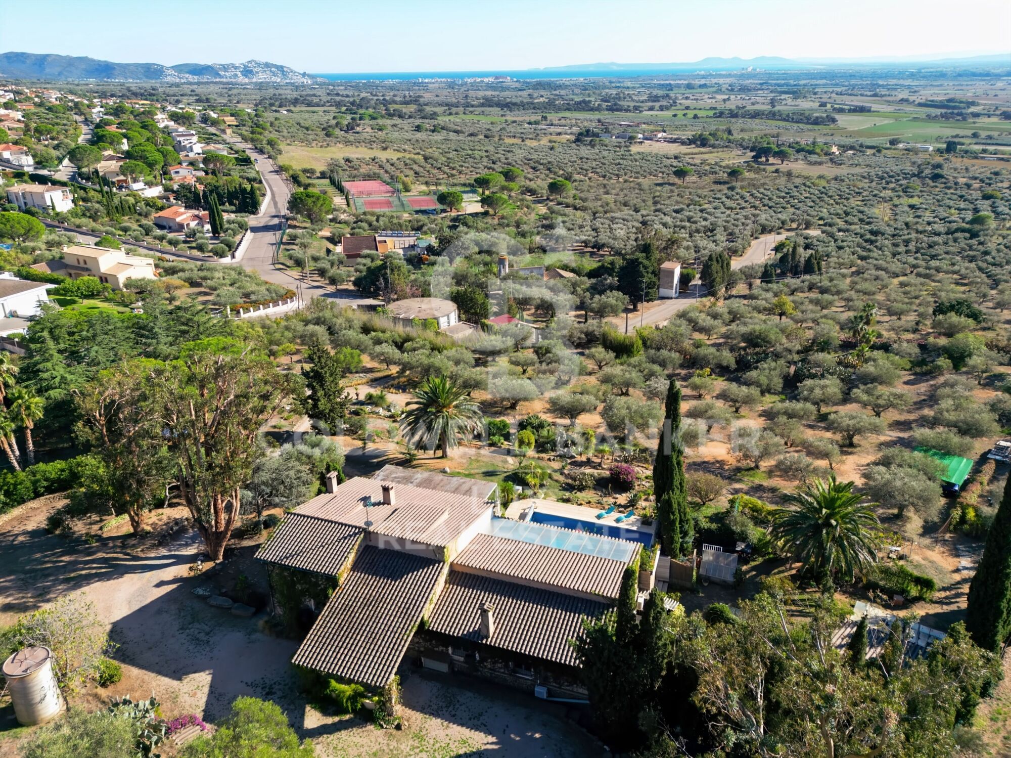 Villa méditerranéenne avec oliviers et vue panoramique à Els Olivars