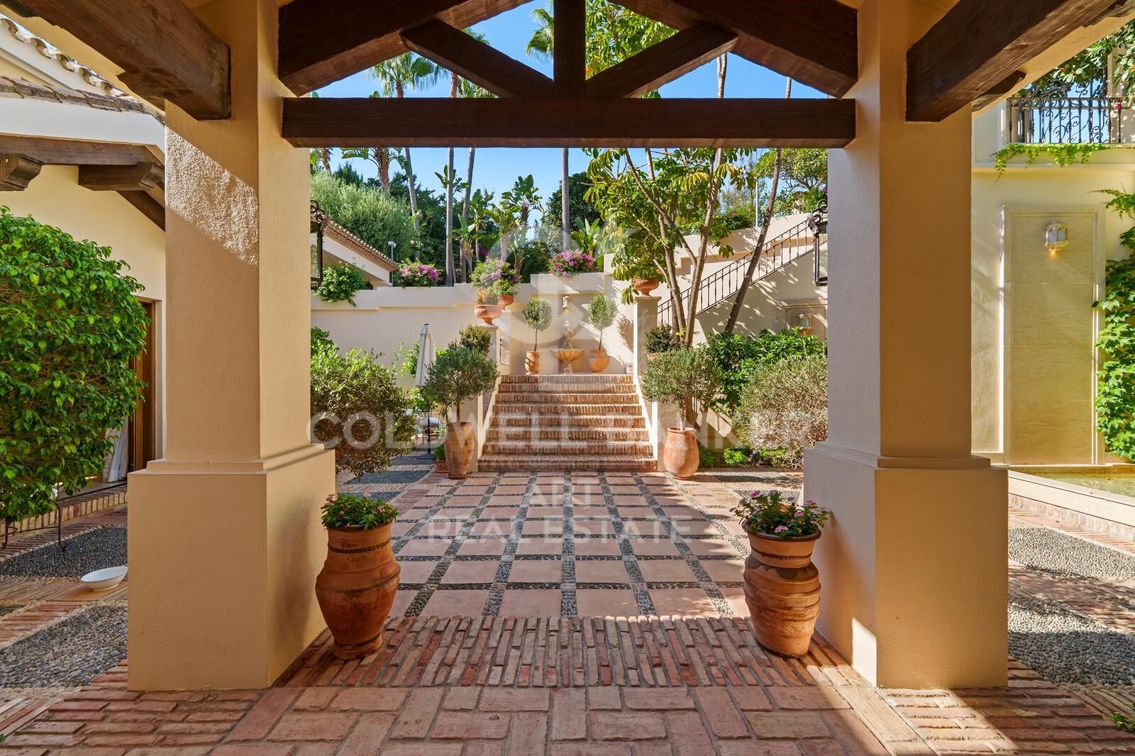 Außergewöhnliche andalusische Villa im Herzen der Goldenen Meile von Marbella