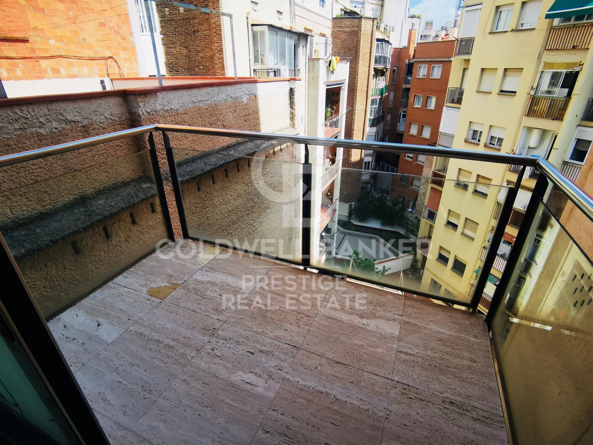 Edificio unifamiliar con potencial de uso mixto en el Eixample Derecho,Barcelona