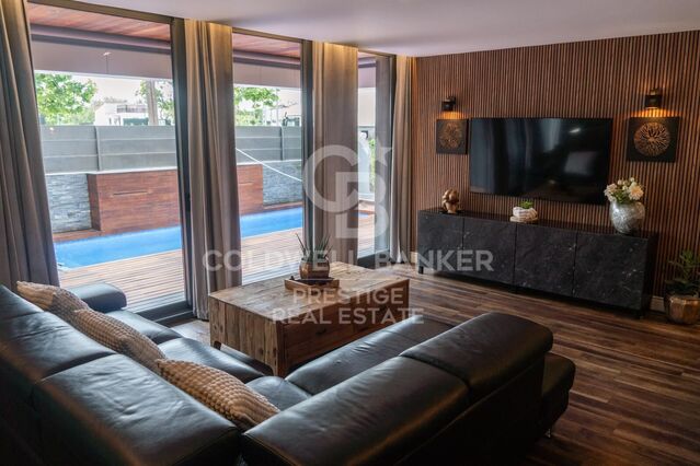 Casa unifamiliar situada en la mejor zona de Montemar bajo, Castelldefels