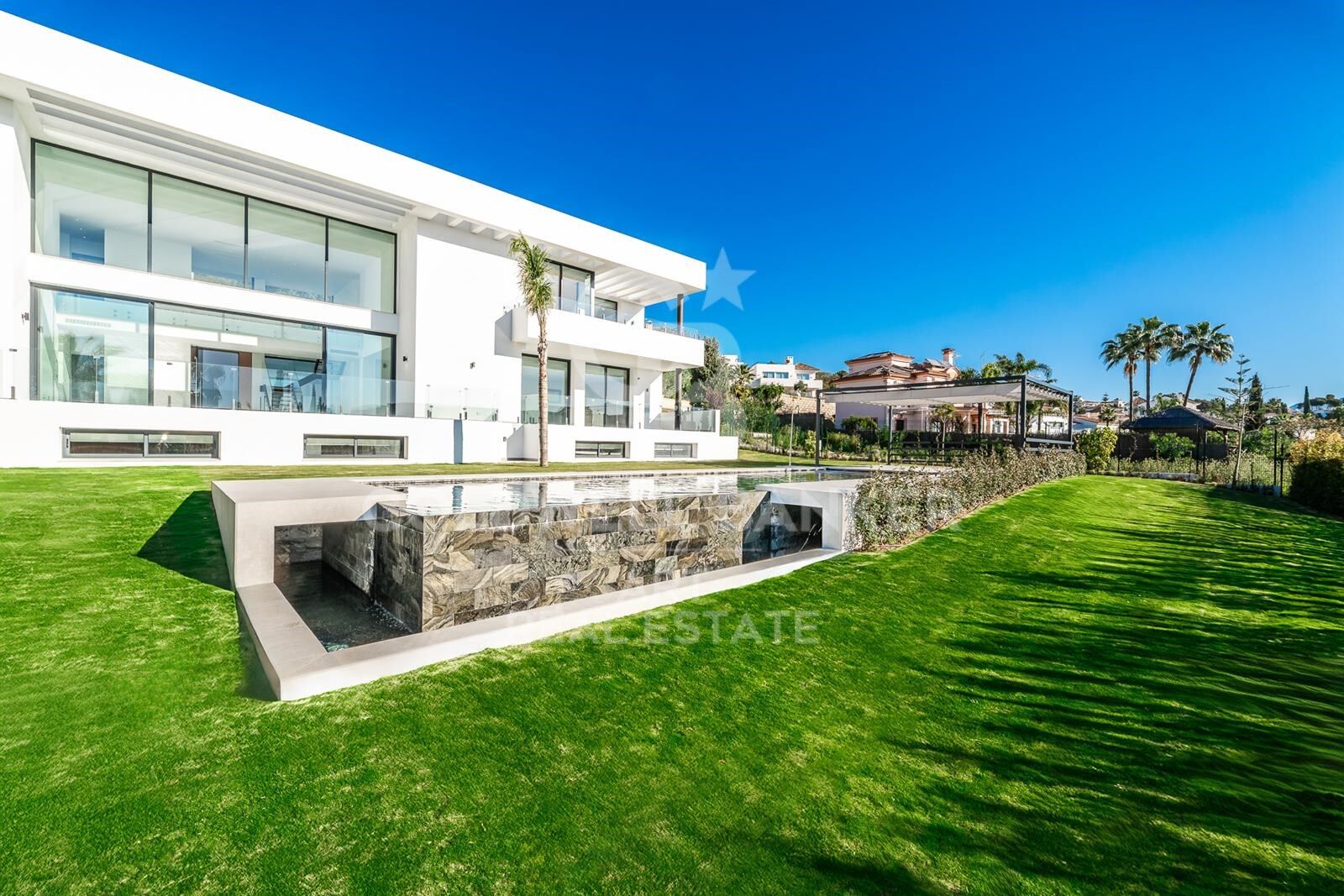 Style et sérénité : une villa moderne à Paraíso Alto, Benahavís