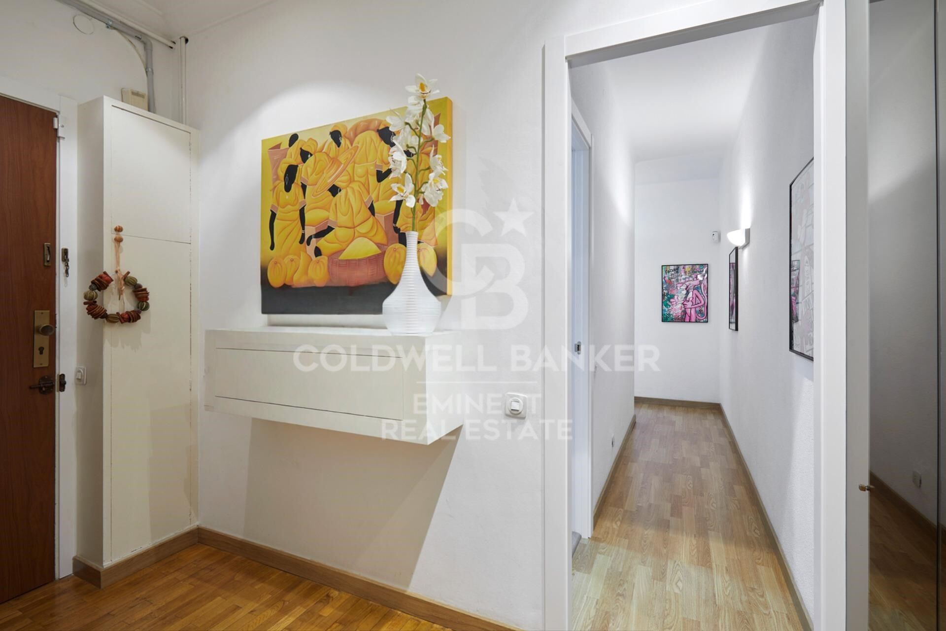 Bright renovated apartment with balcony and views of the Sagrada Família