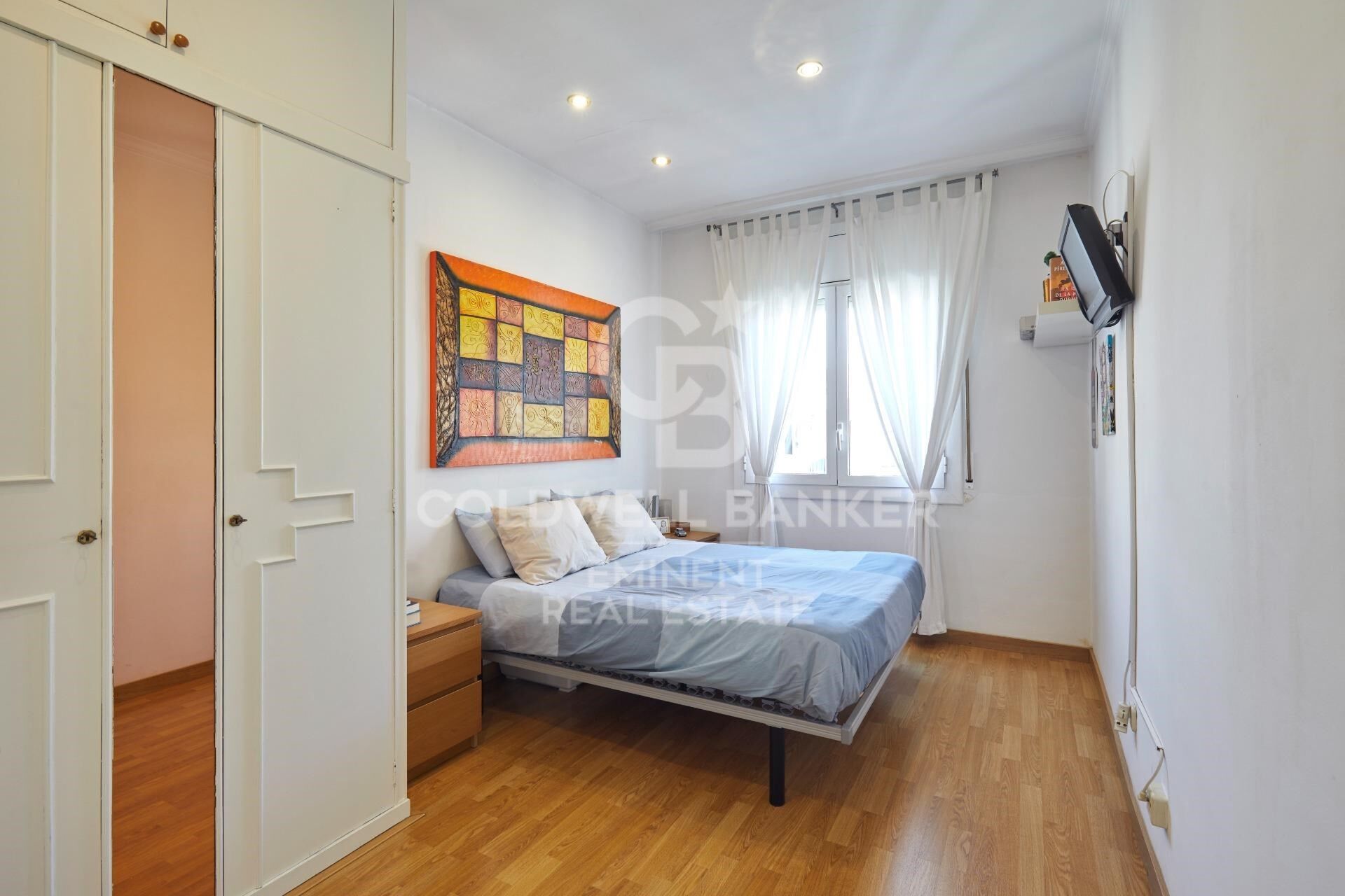 Bright renovated apartment with balcony and views of the Sagrada Família