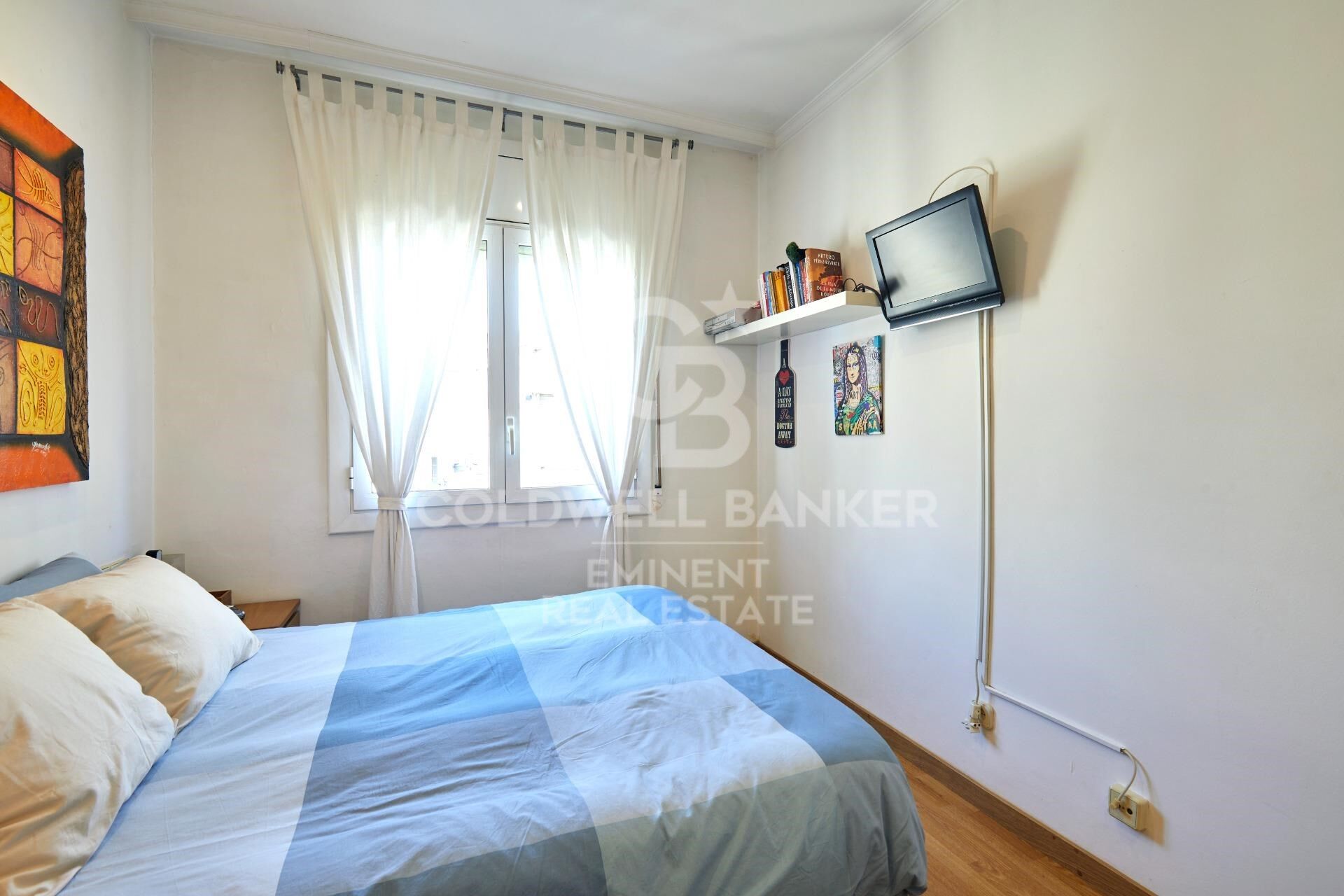 Bright renovated apartment with balcony and views of the Sagrada Família