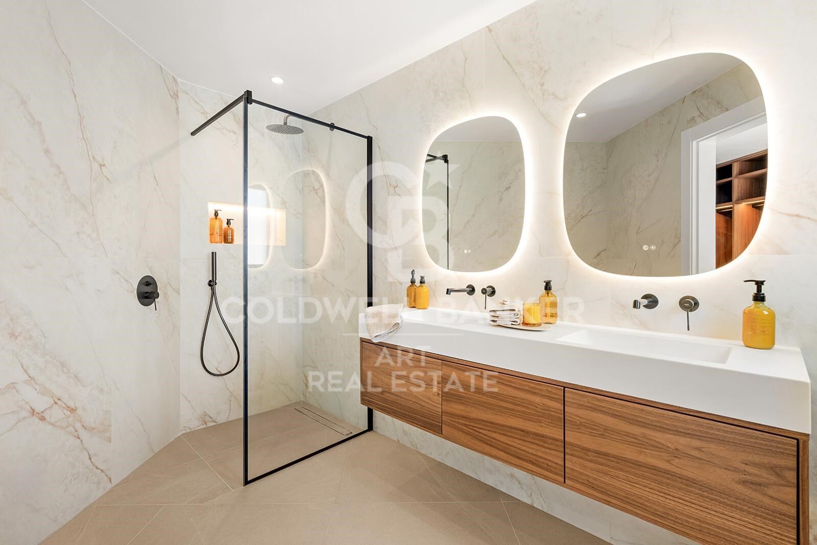 Elegant semi-detached villa near Marbella's Golden Mile
