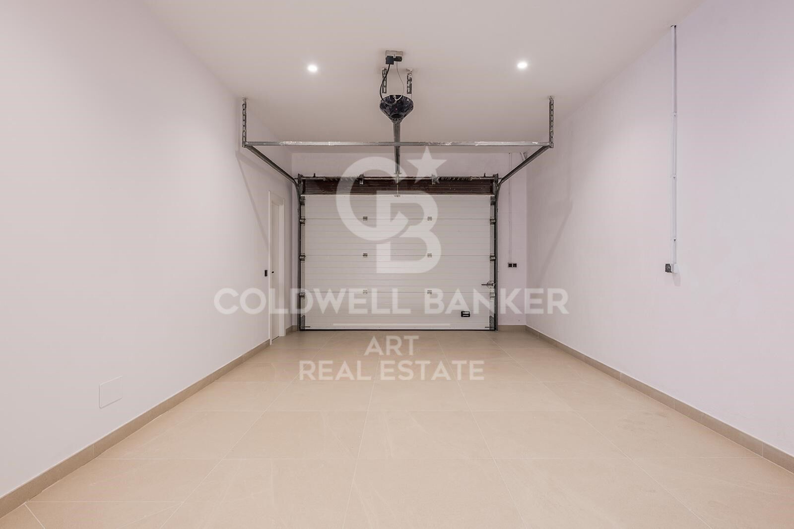 Elegant semi-detached villa near Marbella's Golden Mile