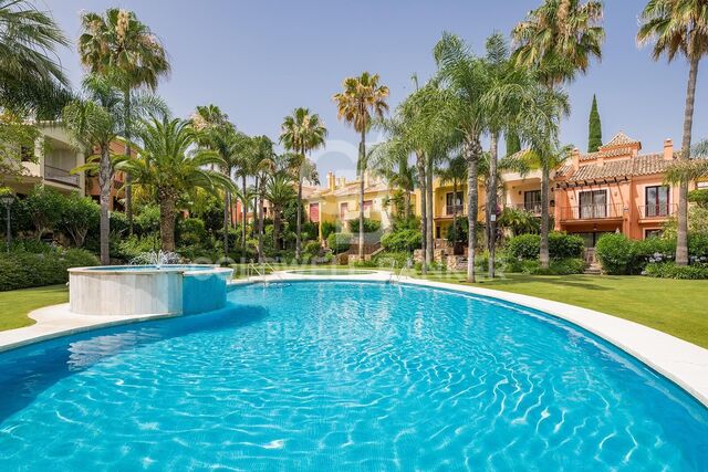 Elegant semi-detached villa near Marbella's Golden Mile