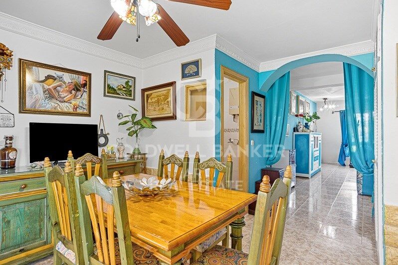 Eine einzigartige Gelegenheit in Marbella - nach Südwesten ausgerichtetes Haus in der Nähe aller Annehmlichkeiten