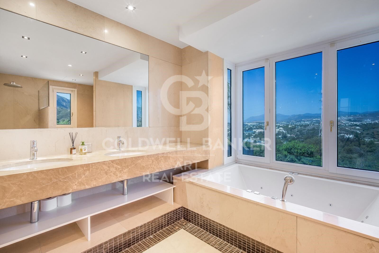 Luxusvilla in Lomas de Magna Marbella, Goldene Meile