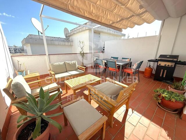 Charmant penthouse duplex à seulement 100m de la plage au cur d'Estepona, Costa del Sol