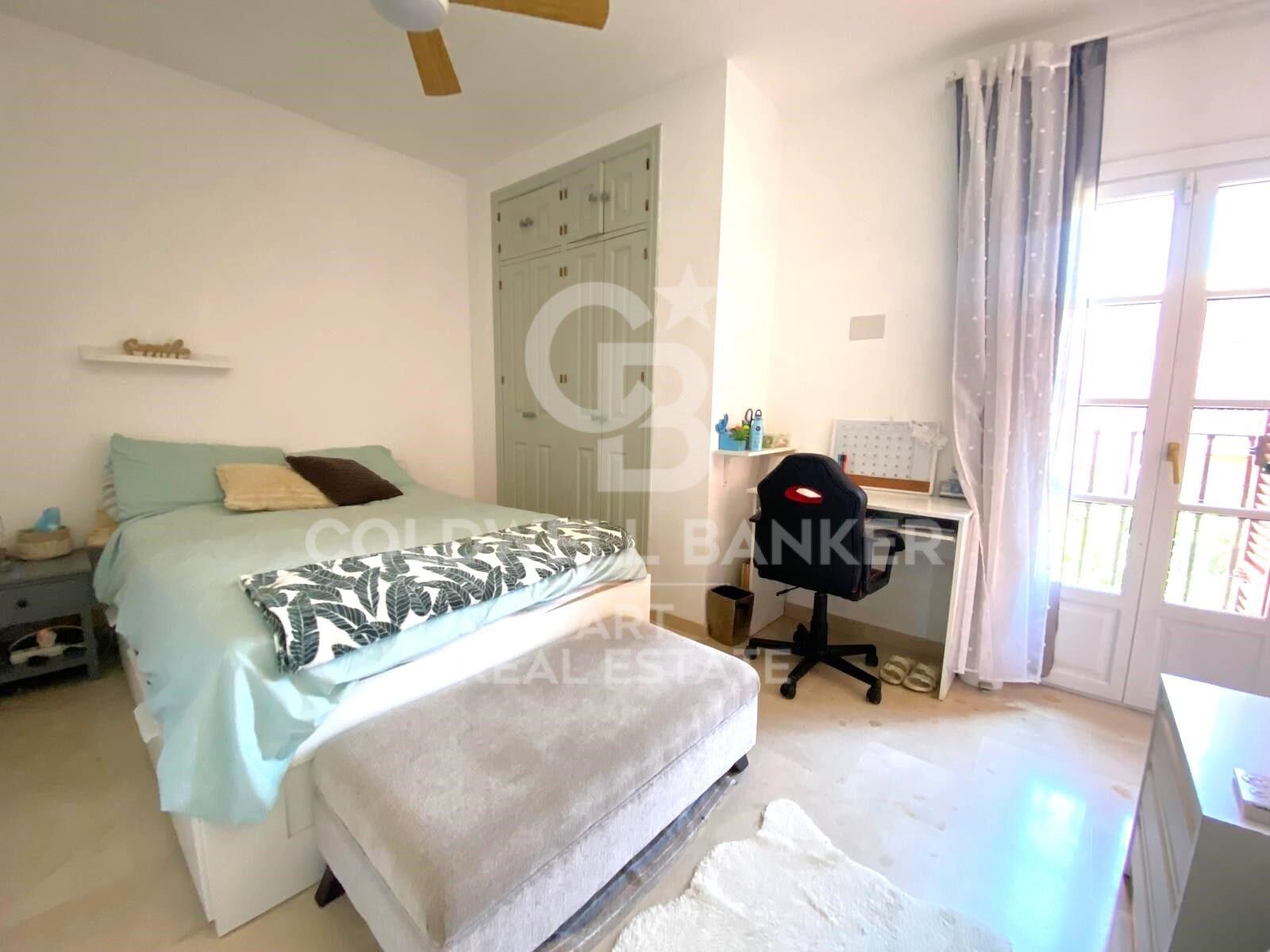 Elegante casa adosada junto a la playa en Estepona