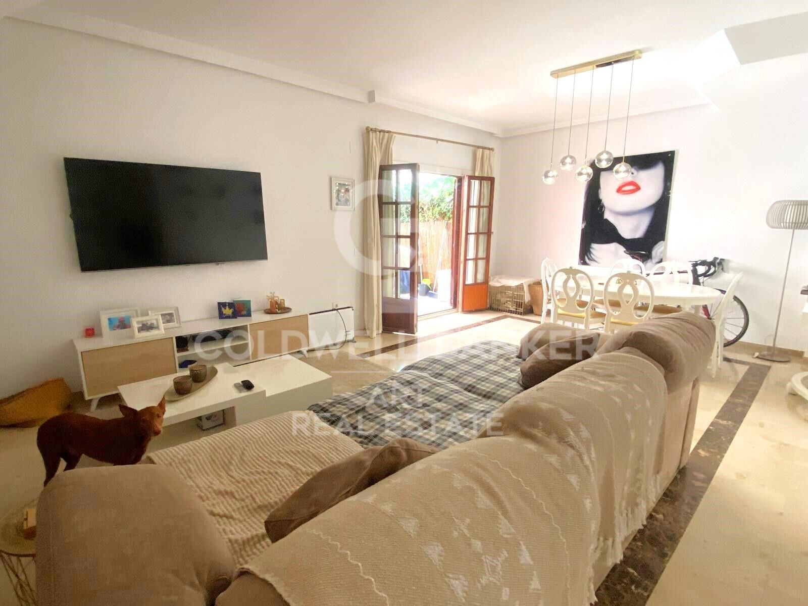 Elegante casa adosada junto a la playa en Estepona