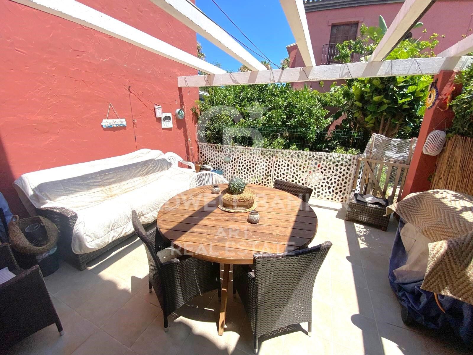 Elegante casa adosada junto a la playa en Estepona