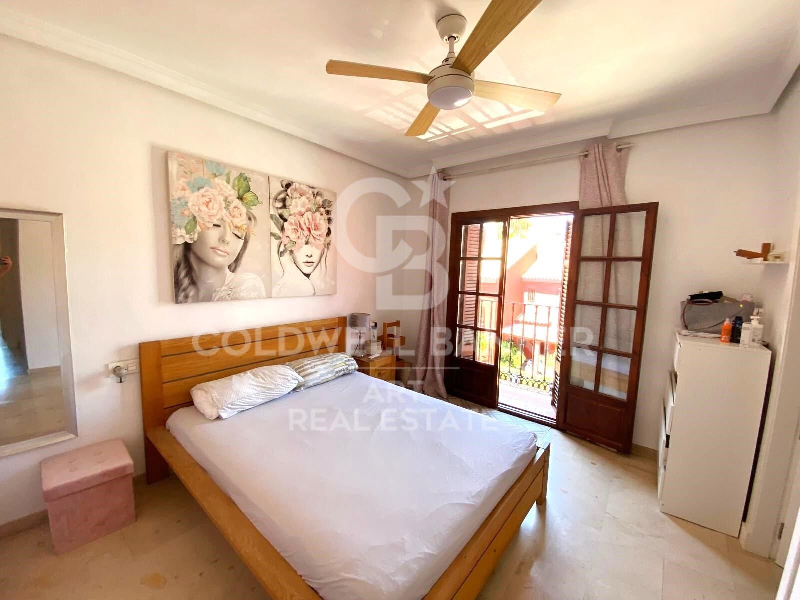 Elegante casa adosada junto a la playa en Estepona