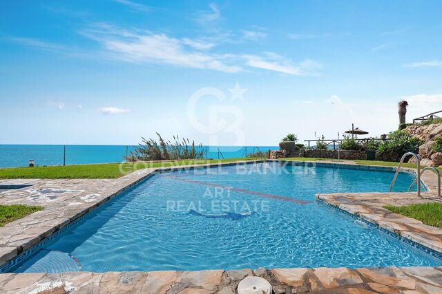 Elegant beachside townhouse in Estepona