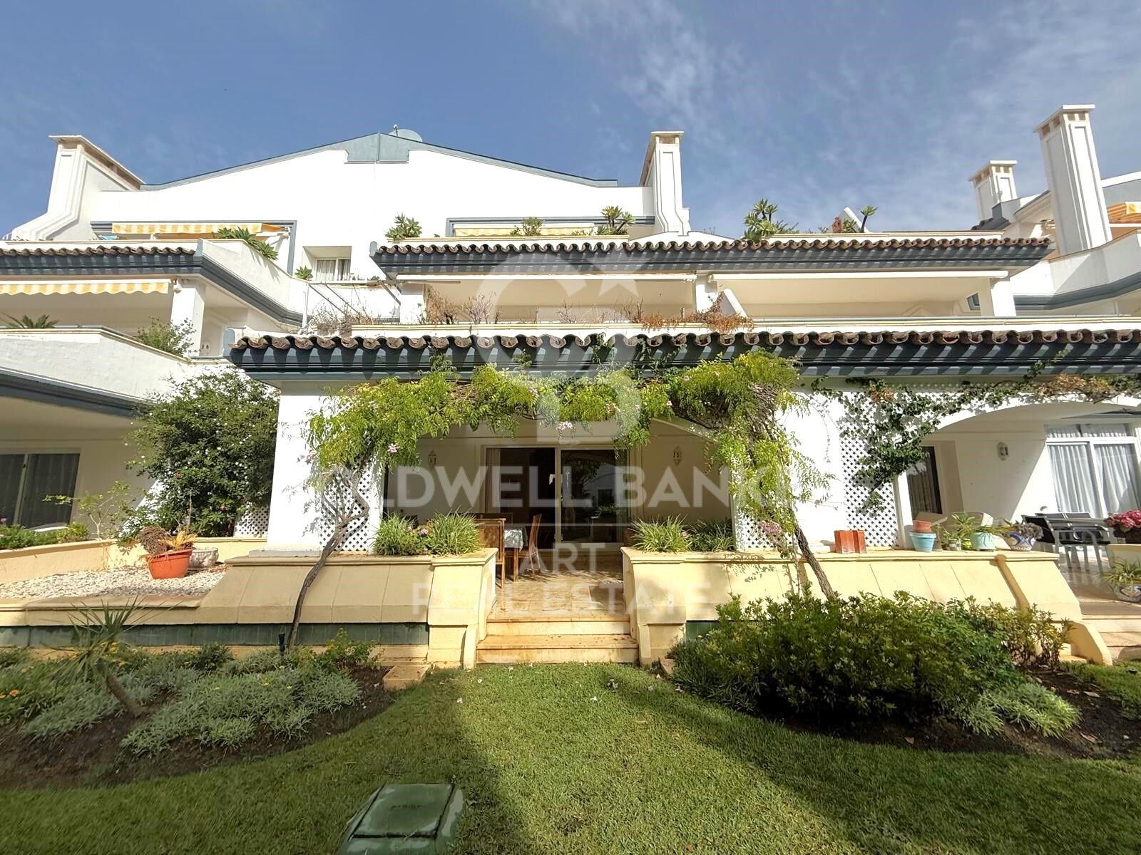 Charming ground floor apartment in Dominion Beach, Estepona